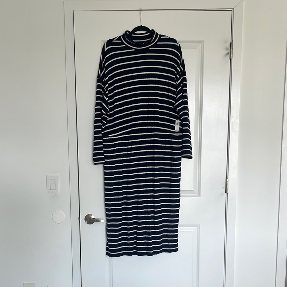 Old Navy Blue and White Long Sleeve Dress